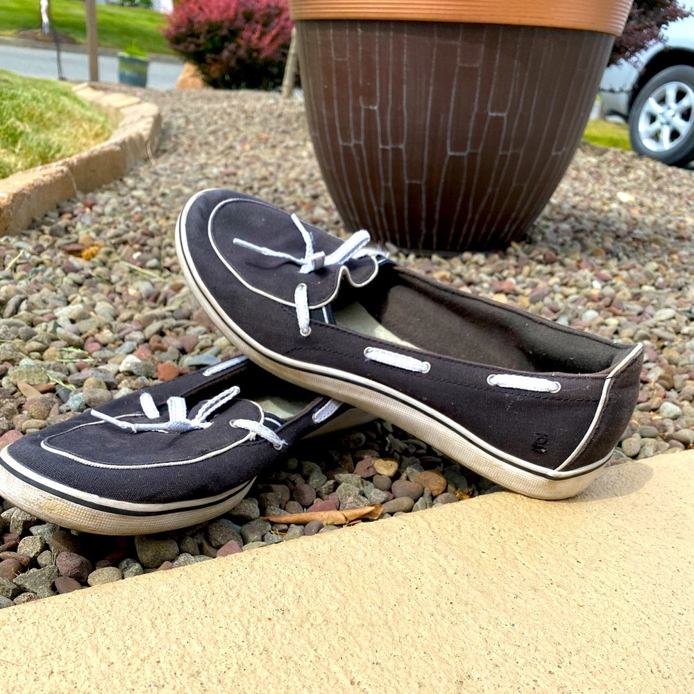Woman’s size 9 slip-on sneakers
